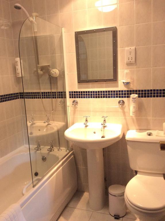 Briars Hall Hotel Burscough Zimmer foto